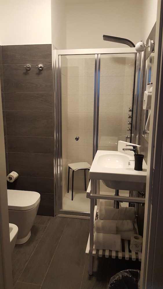 Alma Hotel 45/49