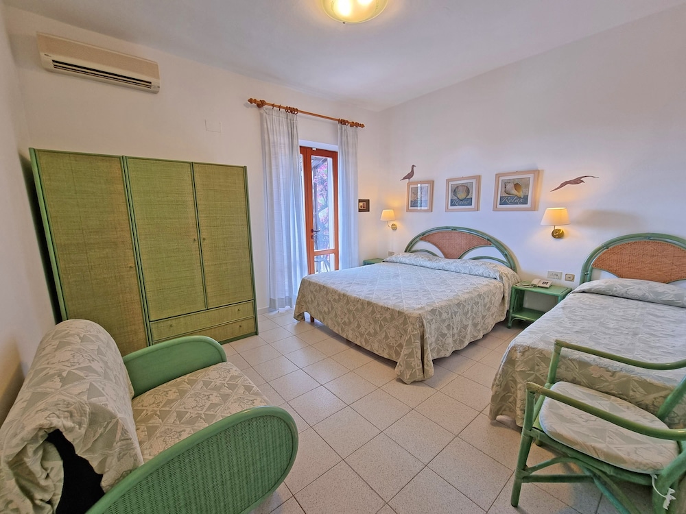 Hotel Montemerlo 11/50