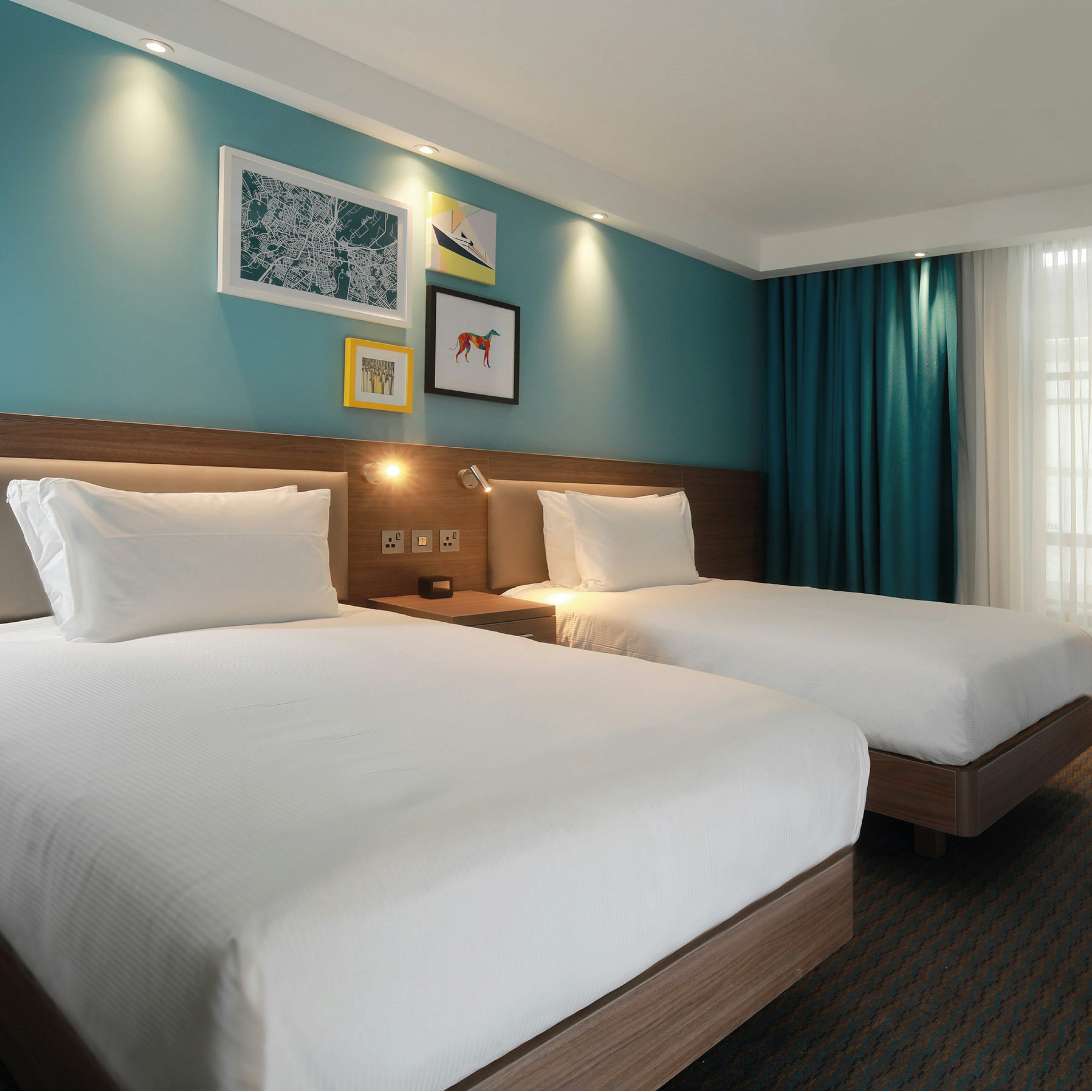 ROOM, TWIN BEDS