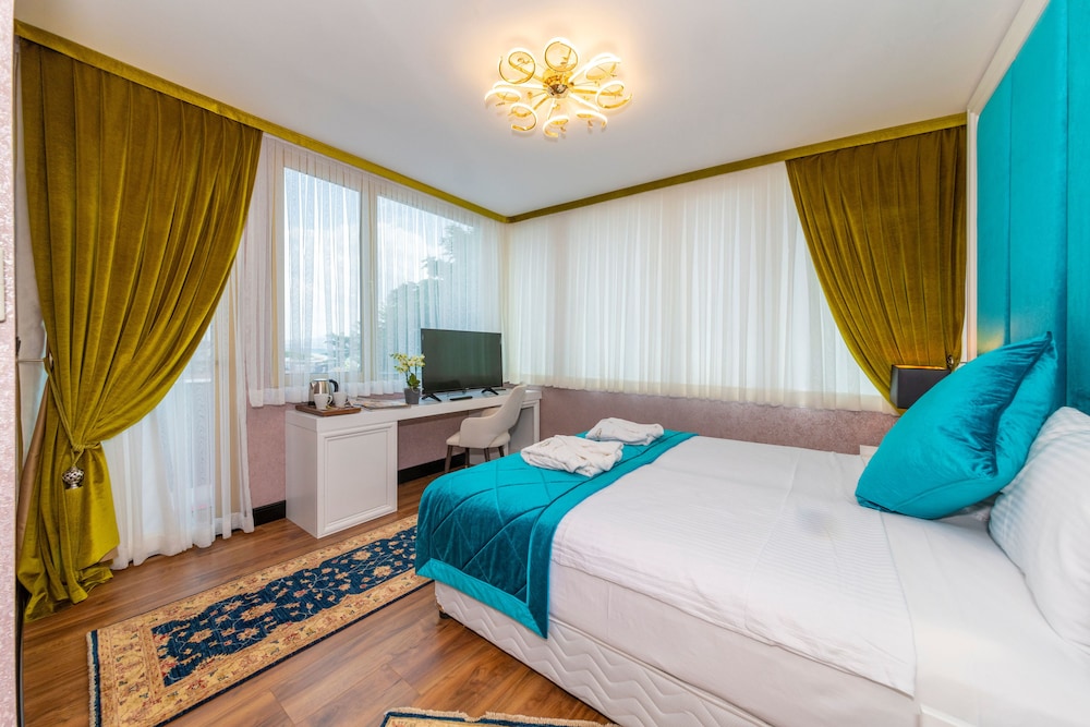 Suite, Balcony, Corner