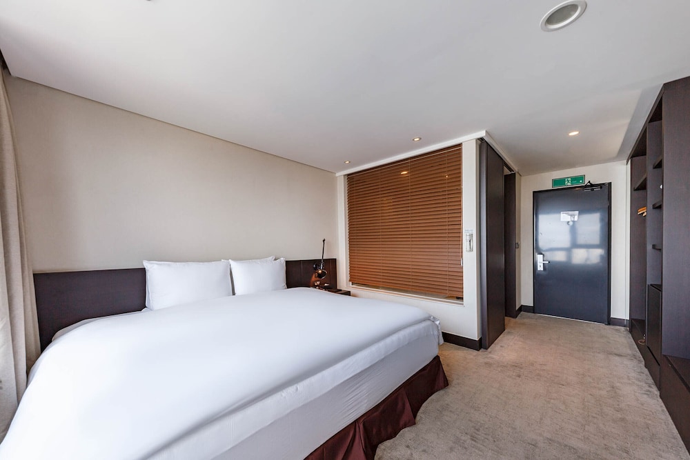 Ramada Encore by Wyndham CheonAn 22/50