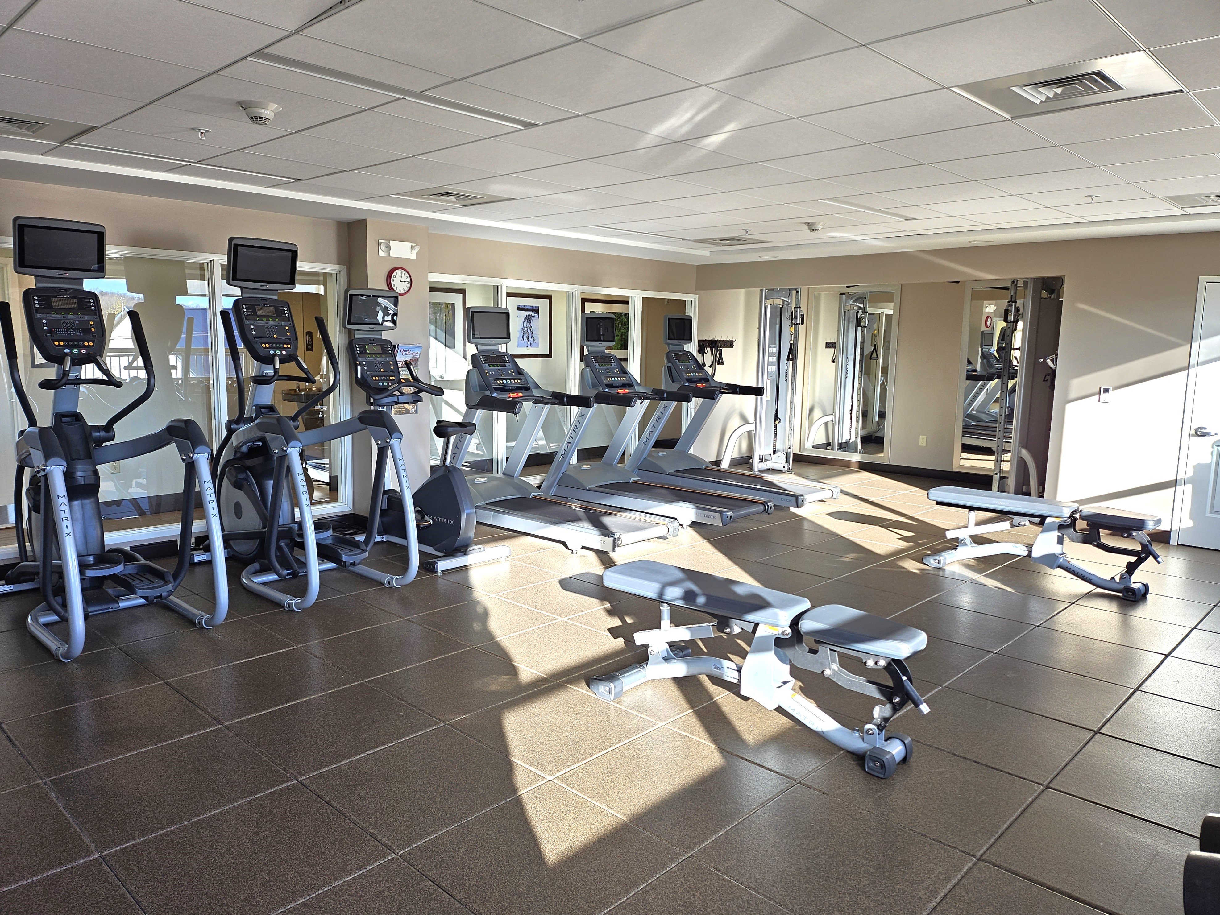 STAYBRIDGE SUITES MARQUETTE 33/82