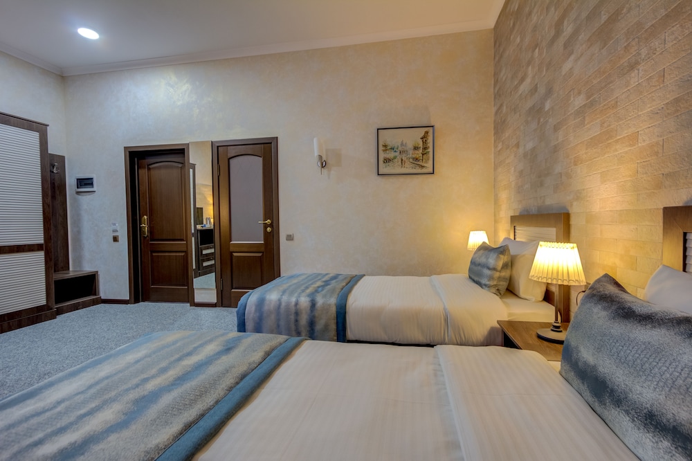 Bishkek Centrum Hotel 16/66