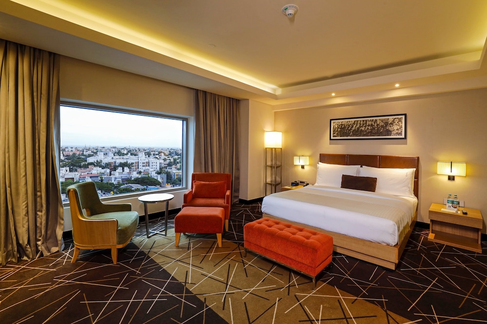 STANDARD, KING BED, CITY VIEW