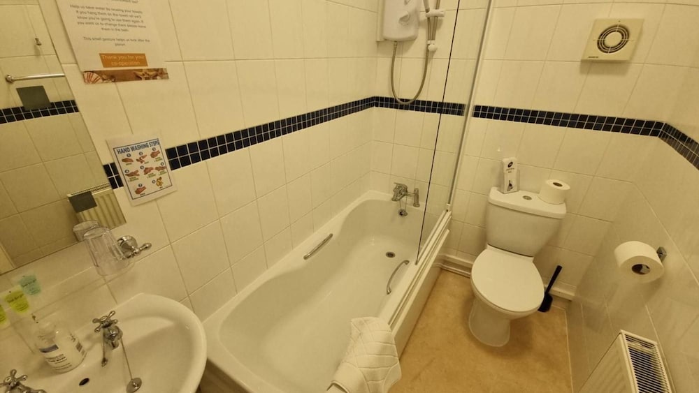 Bay Court 24/26