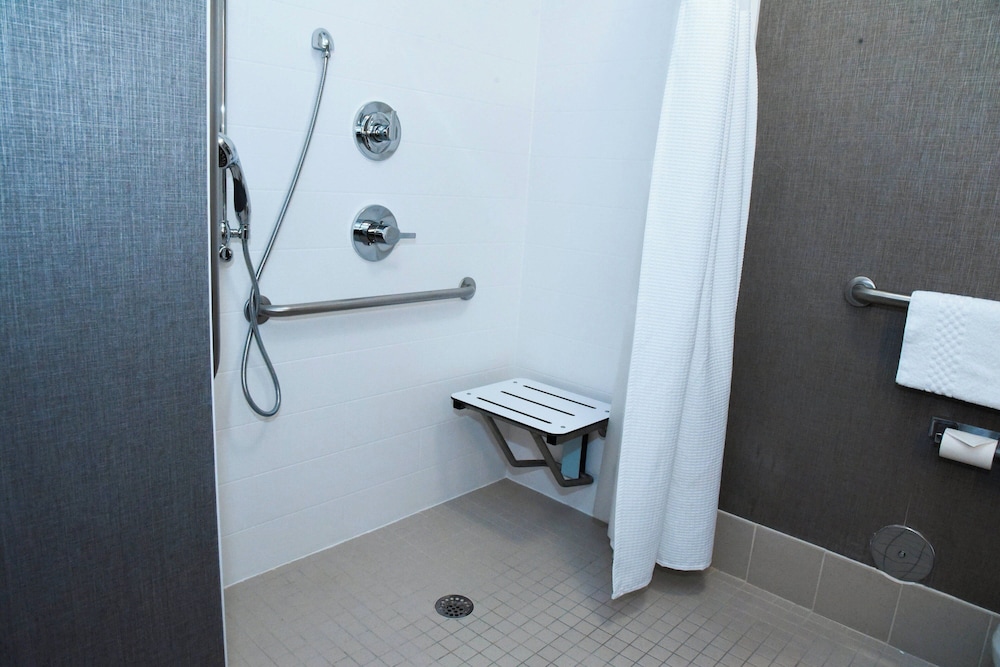 جناح بسرير كينج مع سرير سحّاب إضافي، SpringHill Suites Austin The Domain Area 4/5