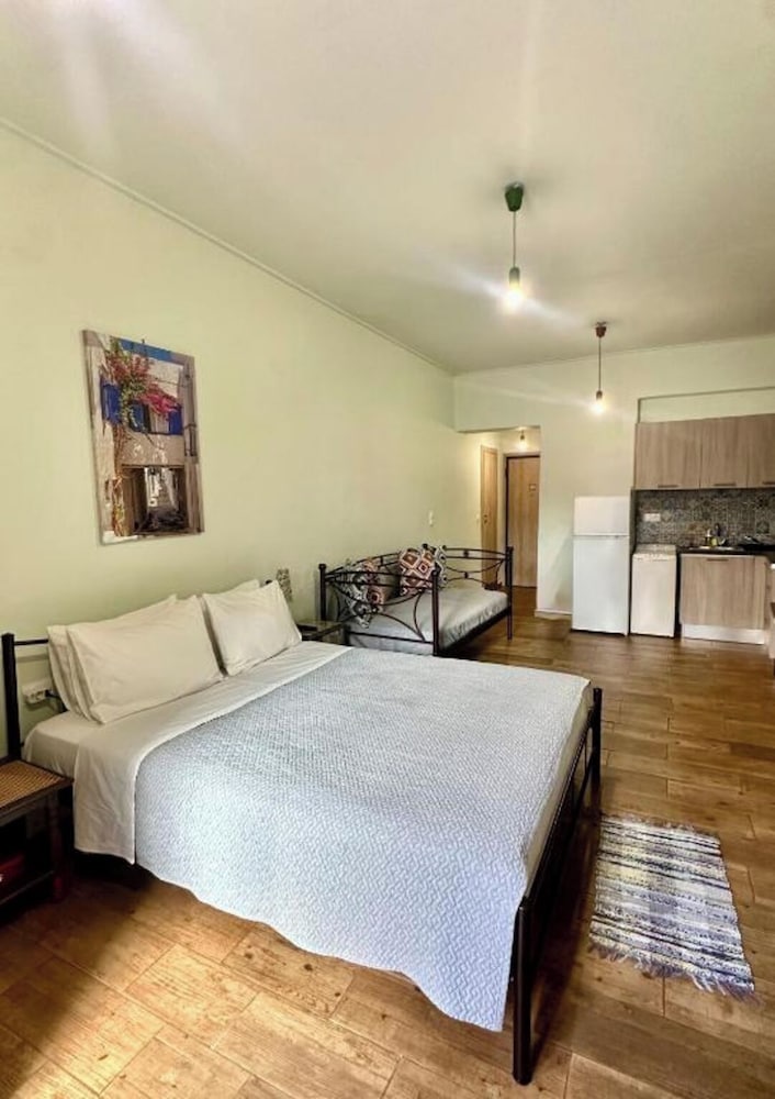 Concierge Athens I 13/50