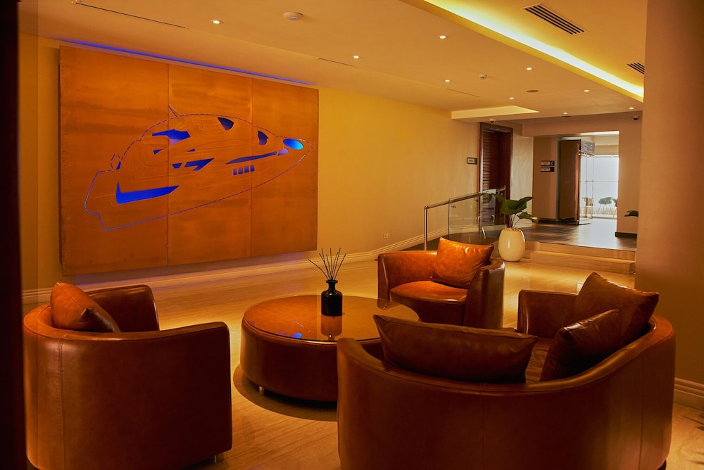 The Yacht Hotel 26/49