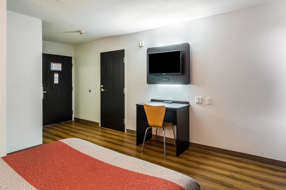Motel6 Harvey, IL 43/47