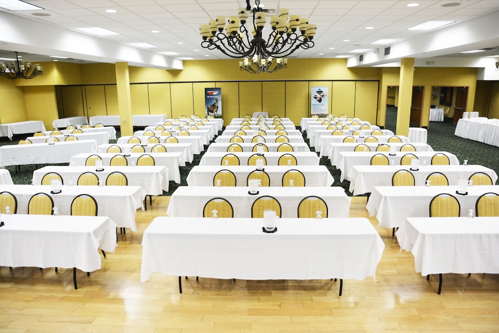 Three Bears Waterpark Resort Near Tomah, an Ascend Collection Hotel 38/50