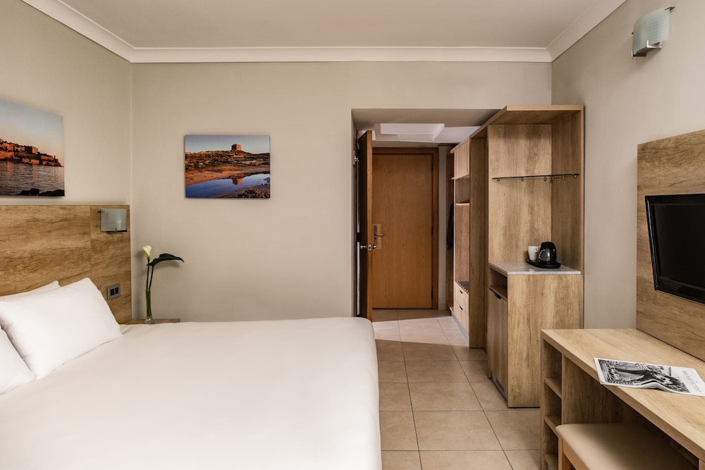 Standard, Double Bed, Partial Sea View