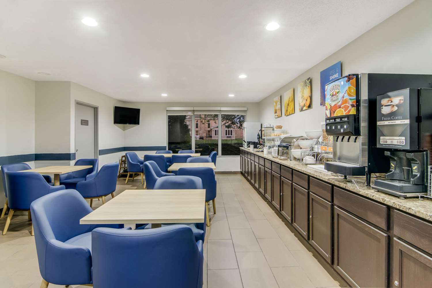 Comfort Suites Near I-80 And I-94 23/39