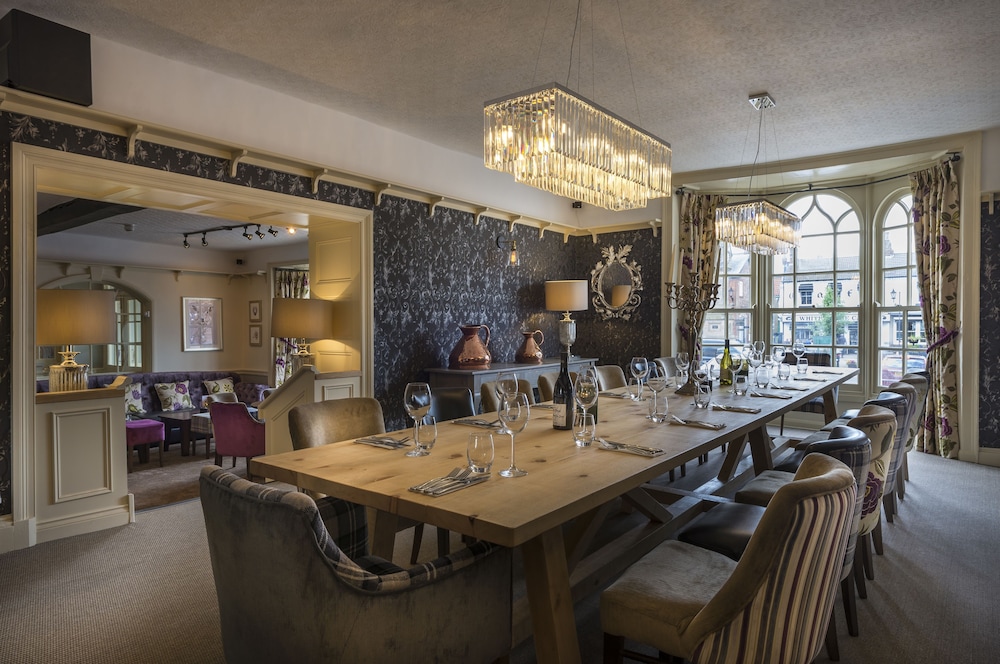 The Golden Fleece Hotel 36/50