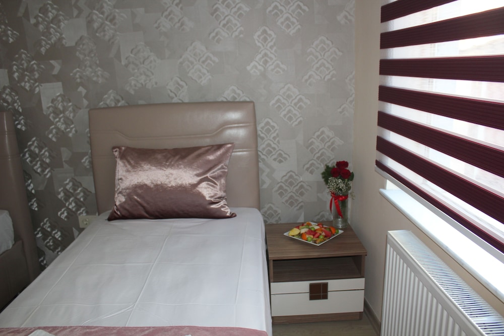 Gorur Hotel 14/30