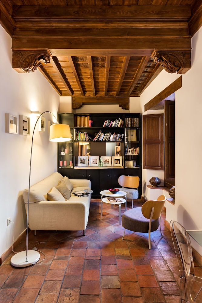 Gar Anat Hotel Boutique 59/81
