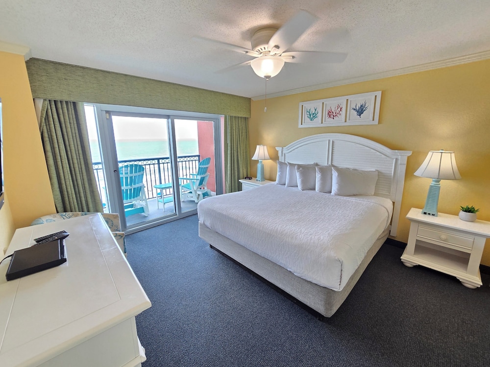 2 BEDROOMS, CONDO, DELUXE, OCEAN FRONT, KITCHEN