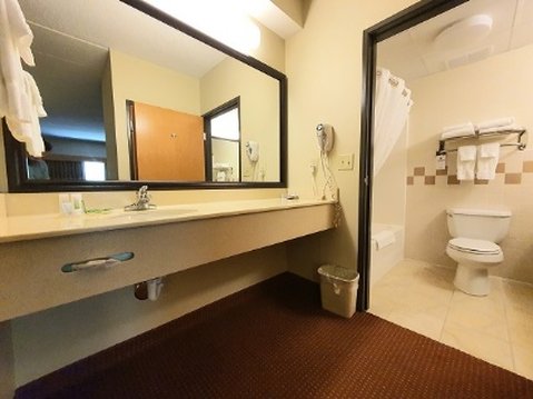 AmericInn by Wyndham Waconia 69/80
