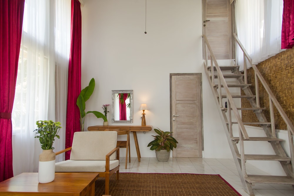 B Saya Villa And Restaurant 28/50