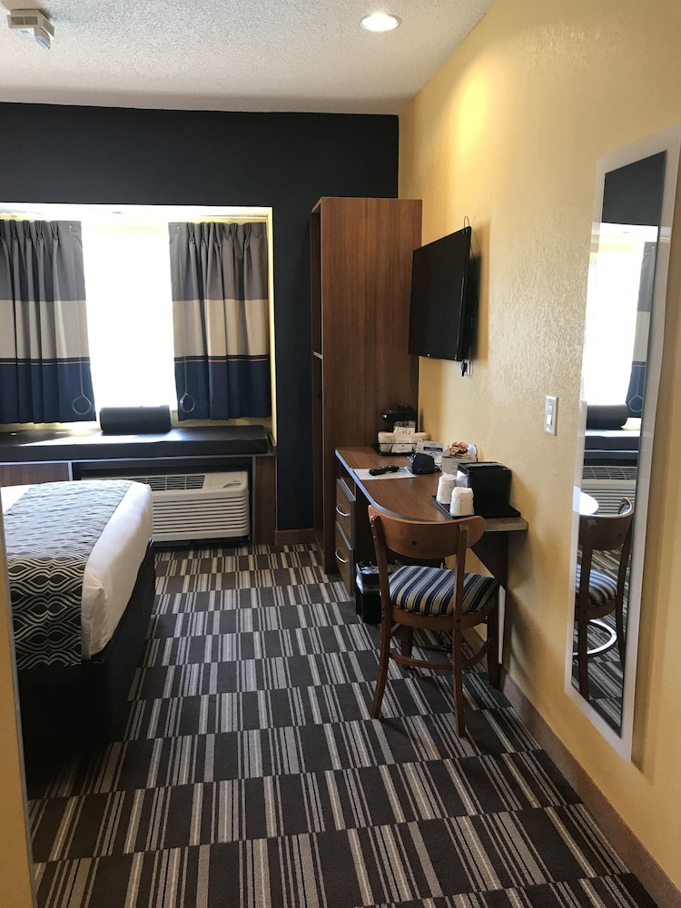 Microtel Inn And Suites Columbus Ft Benning 17/29