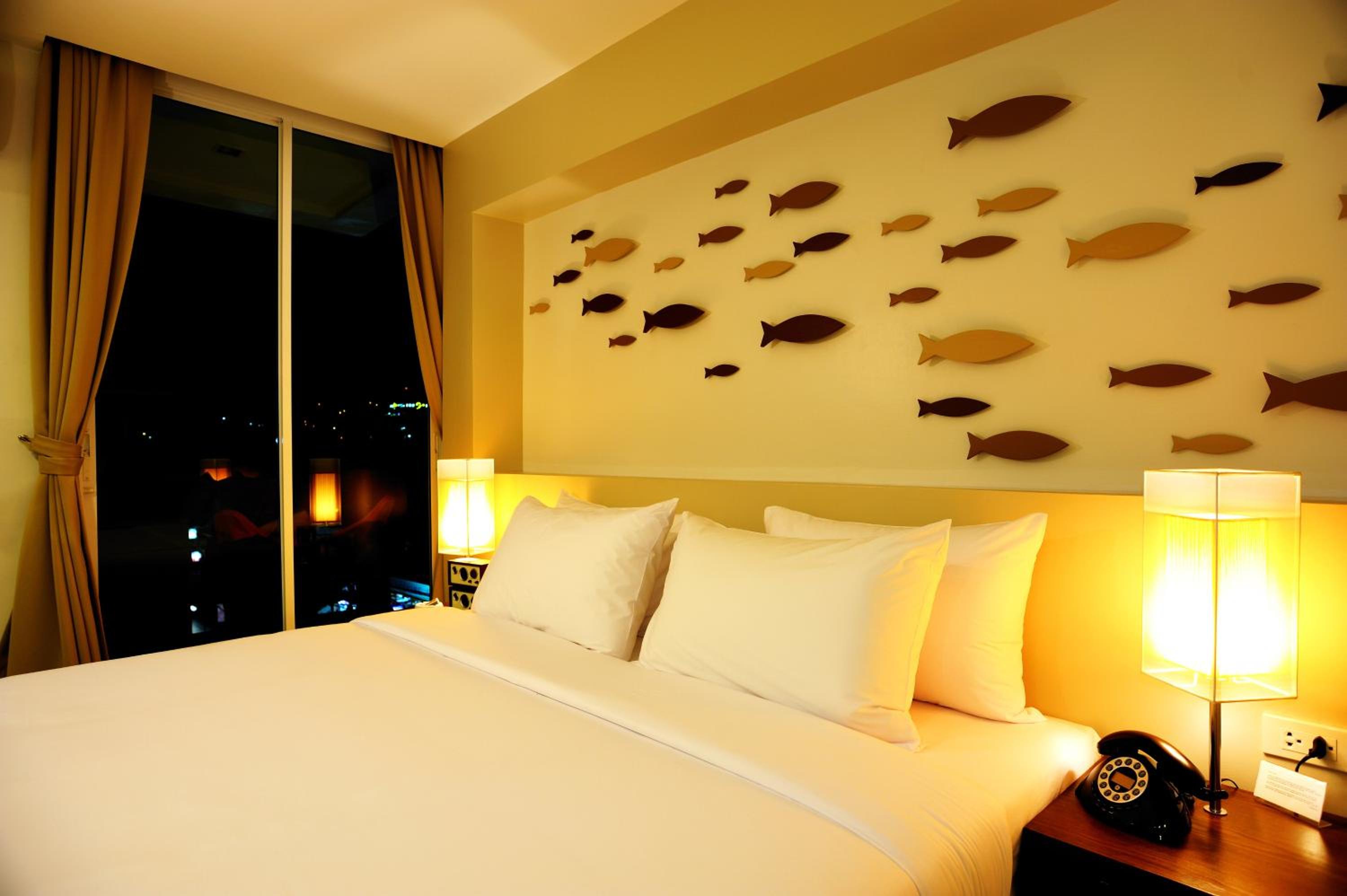 Pop, King Bed, Balcony