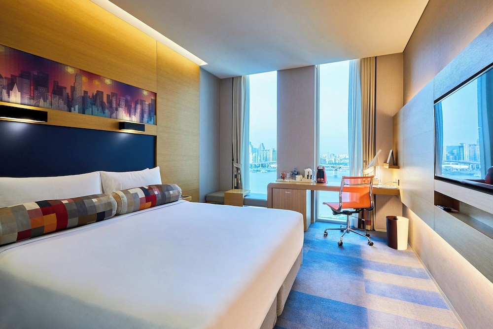 Chic, King Bed, River View