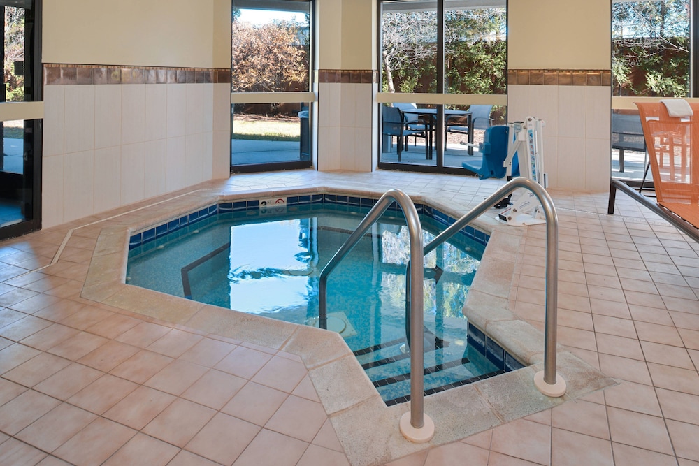 Country Inn & Suites by Radisson, Brown Deer - Milwaukee North 37/65