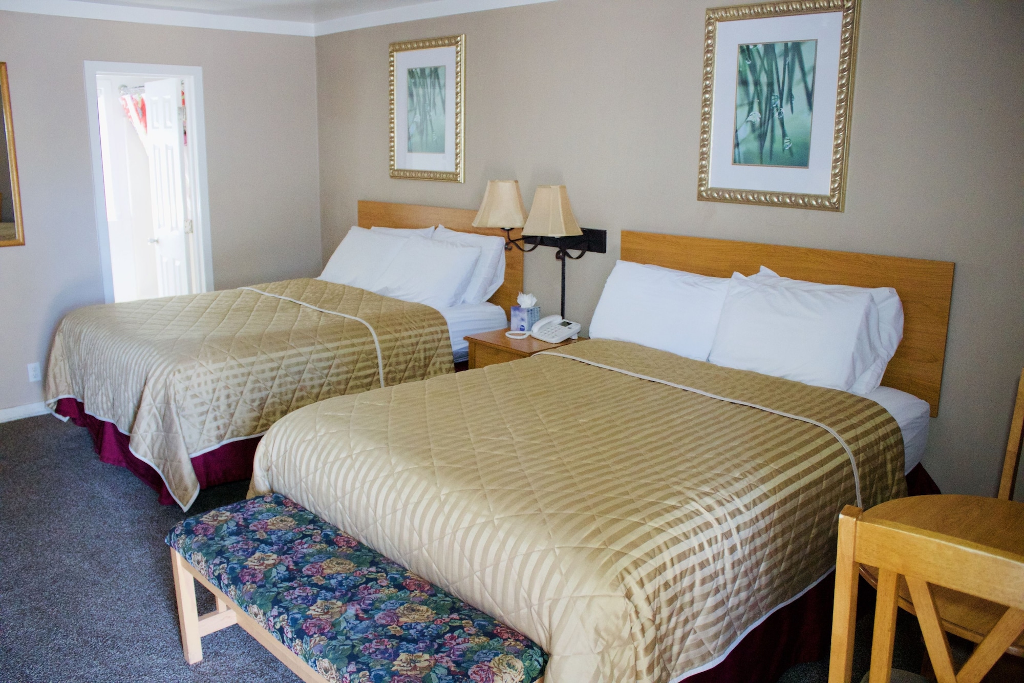 STANDARD, 2 QUEEN BEDS, PRIVATE BATHROOM