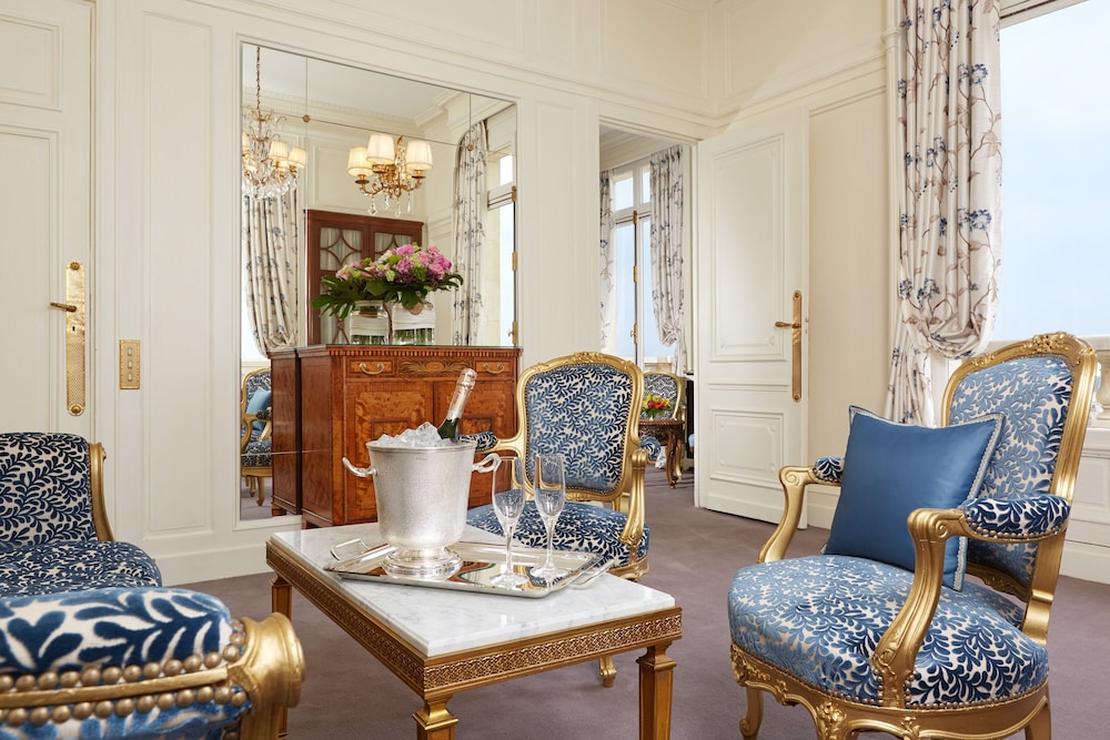 HOTEL RAPHAEL 52/80