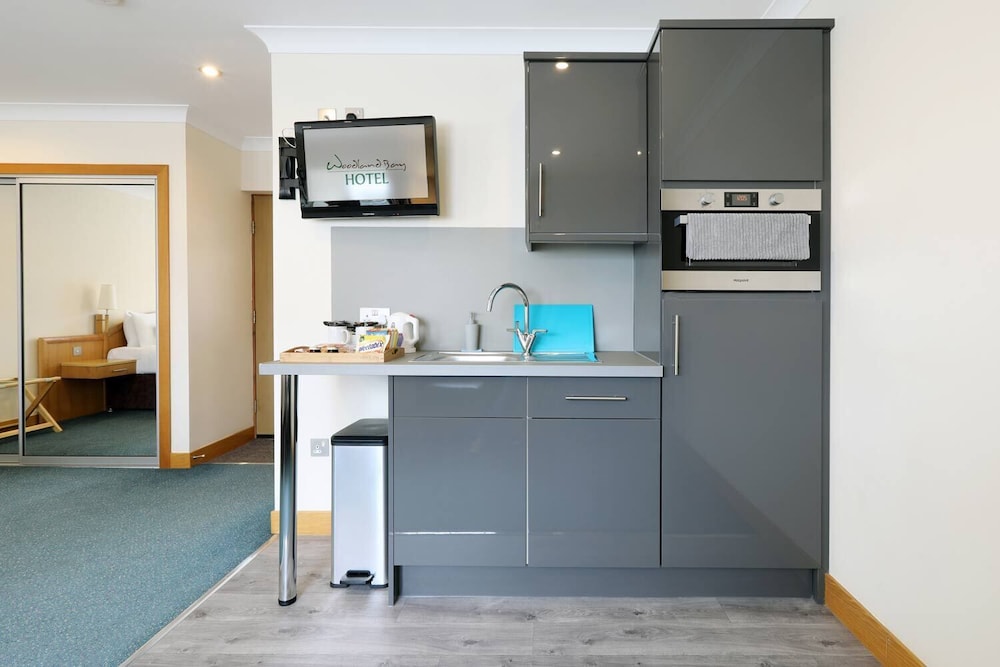 Woodland Bay Hotel 3/50