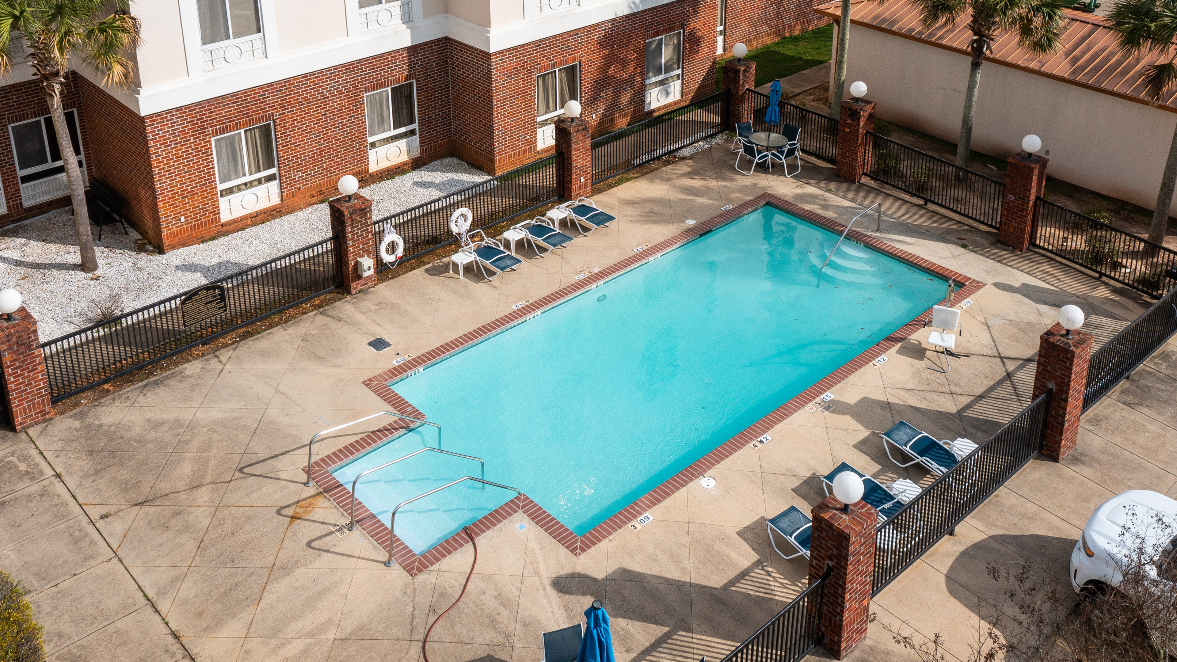 Holiday Inn Express and Suites Lucedale Hotel 76/76