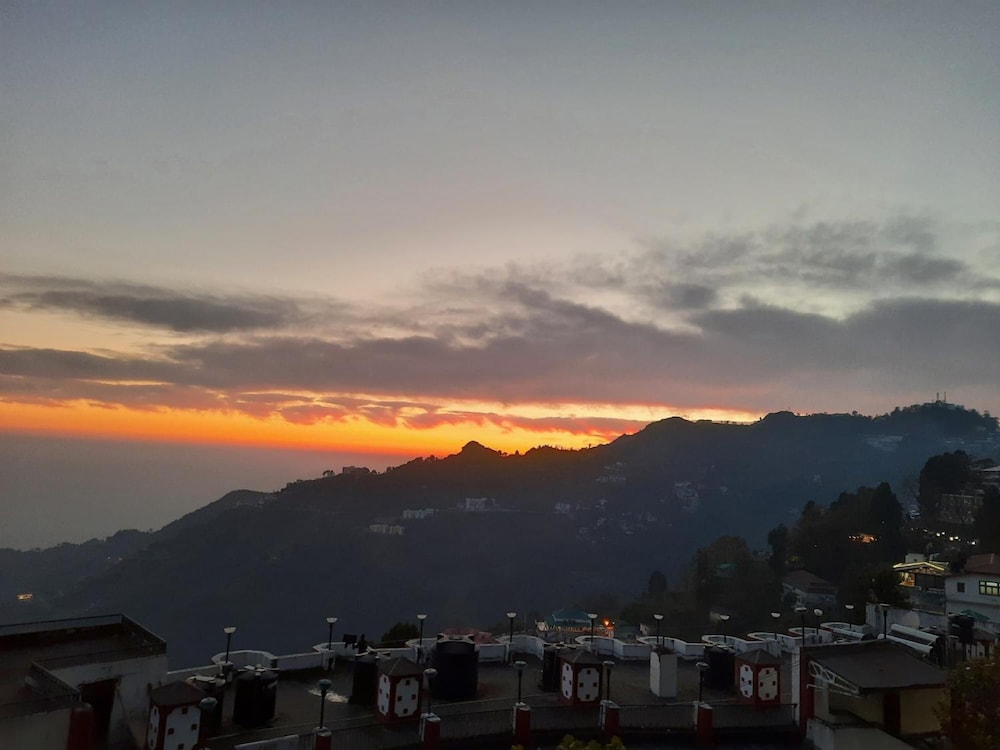 Honeymoon Inn Mussoorie 37/42