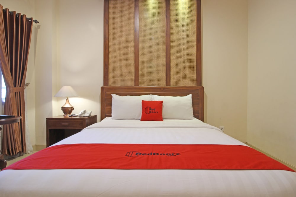 RedDoorz Premium At The Garden Suites Solo 10/23