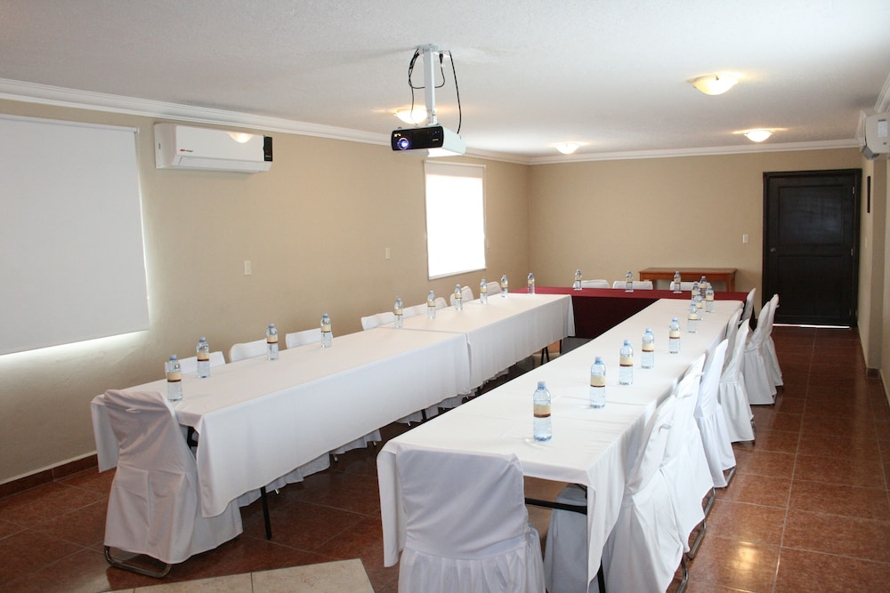 DEL MARQUES HOTEL AND SUITES 49/53