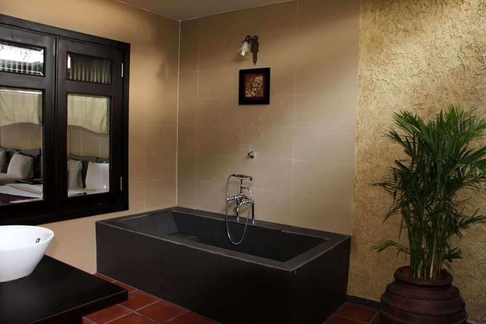 Lotus Village Resort 37/38