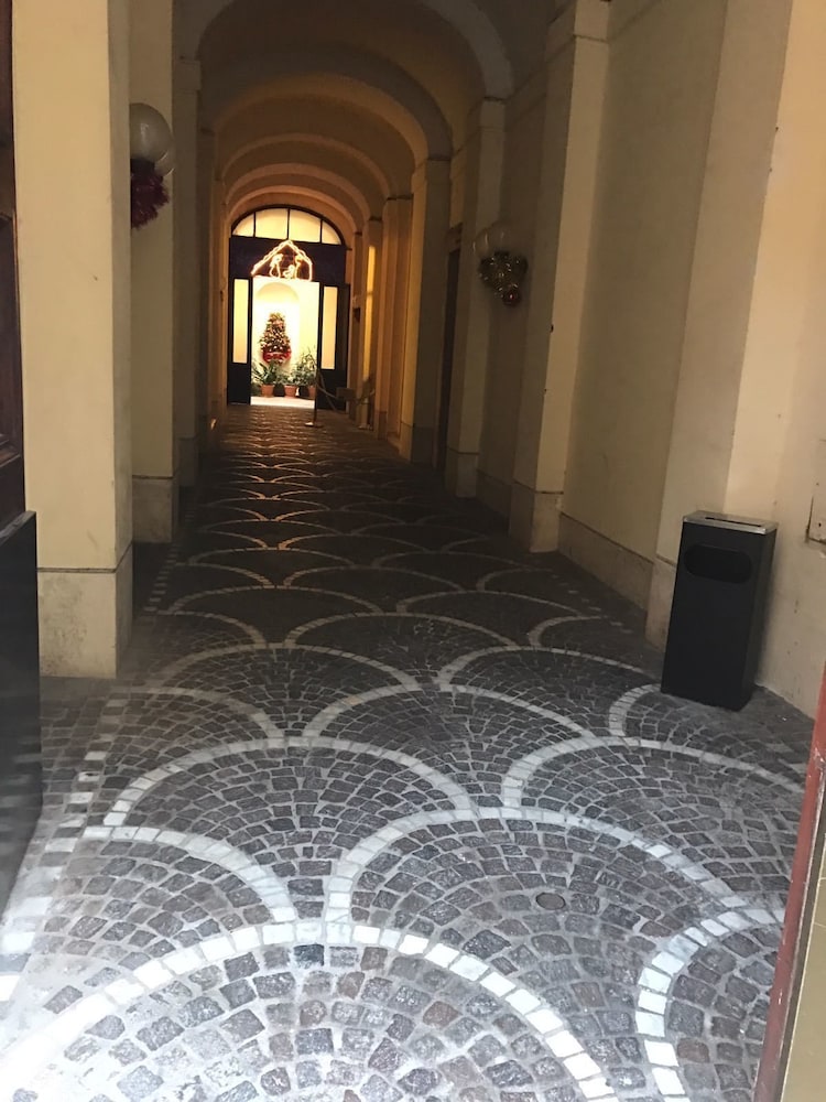 Arch Rome Suites 7/75