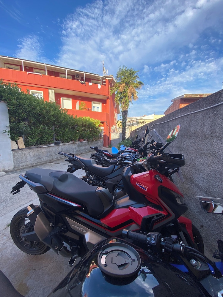 LOCANDA DEGLI ARTISTI 37/50