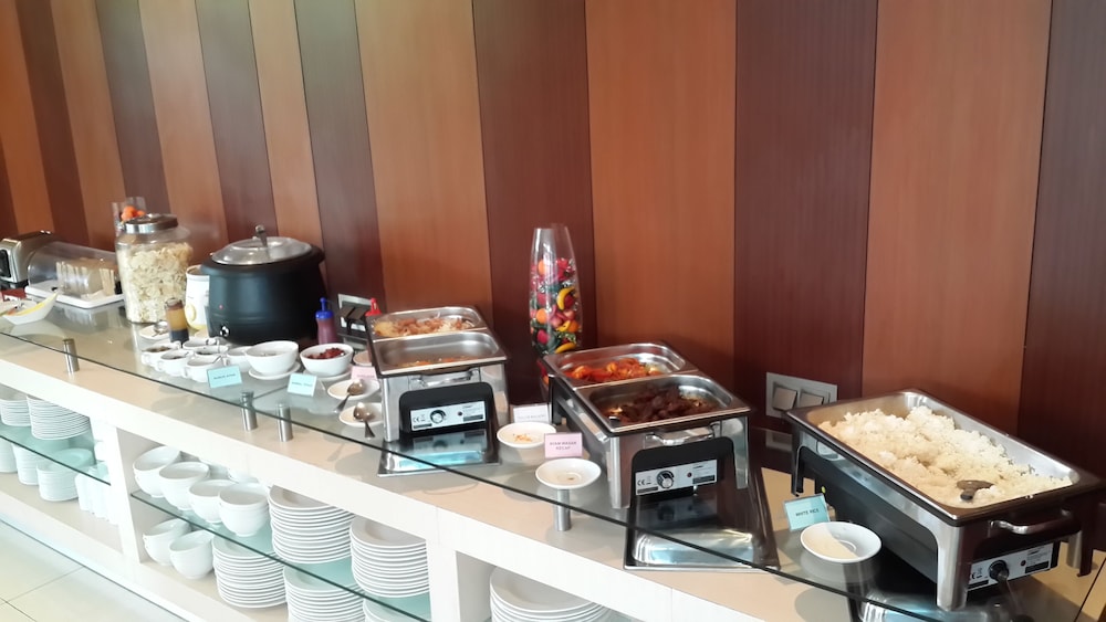 V HOTEL JAKARTA 24/45