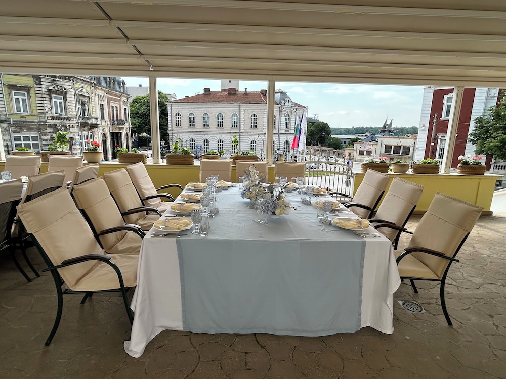 Anna Palace 36/50
