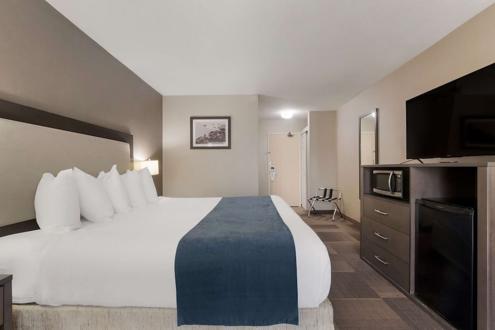 غرفة قياسية بسرير كينج، Best Western St Catharines Hotel Conference Centre 3/4