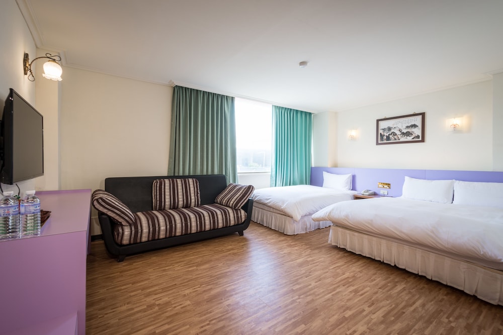 Apple Hotel 11/41