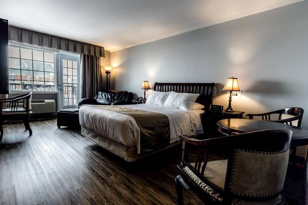 Upgrade, Queen Bed