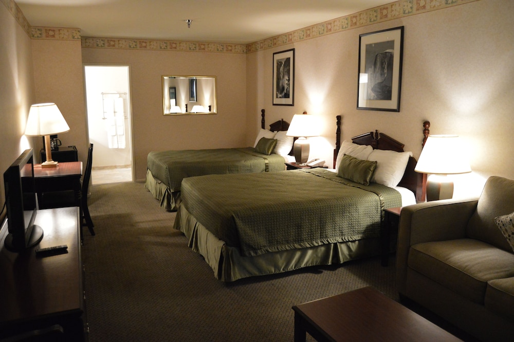 Yosemite Cedar Lodge 24/59