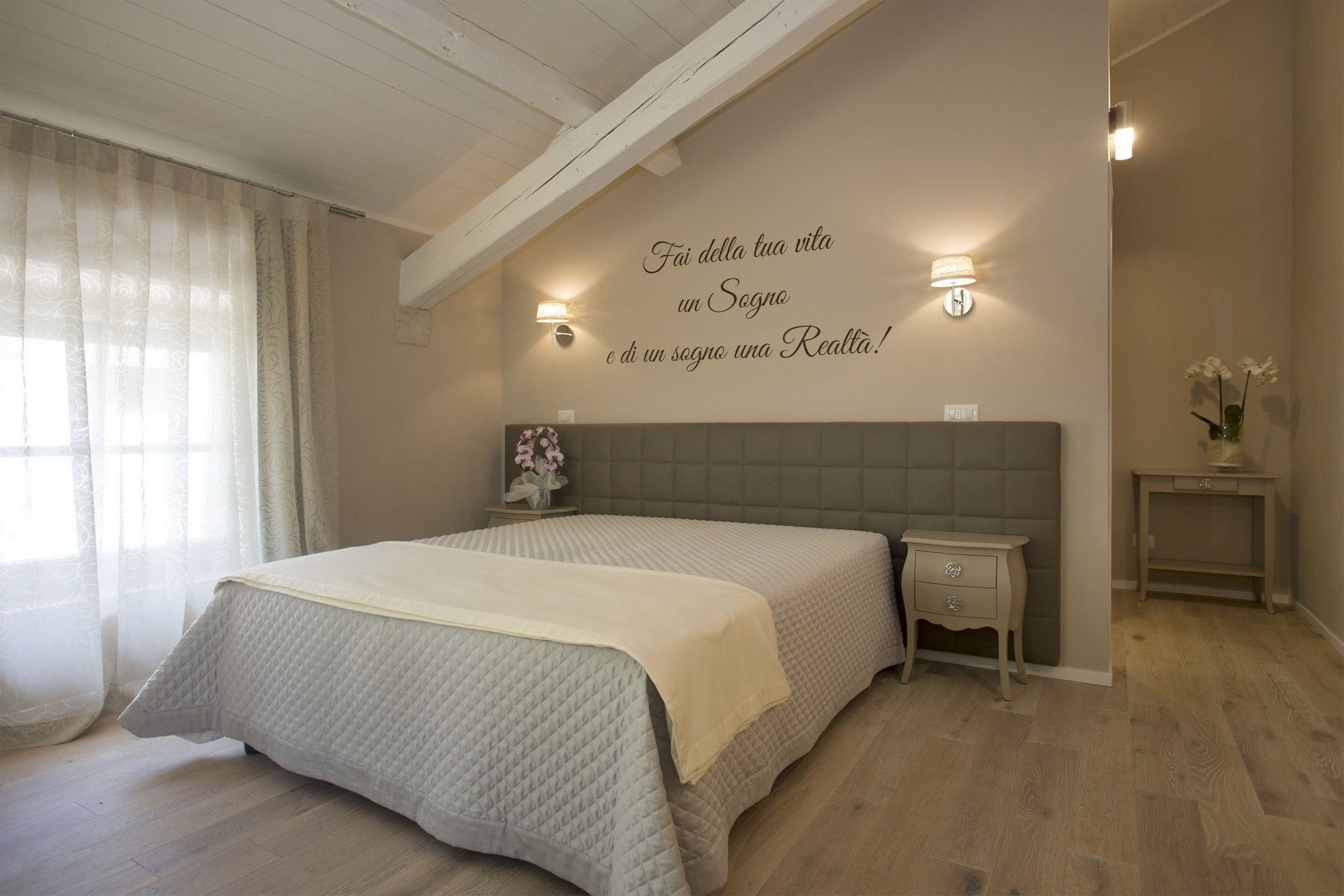 DELUXE, DOUBLE BED