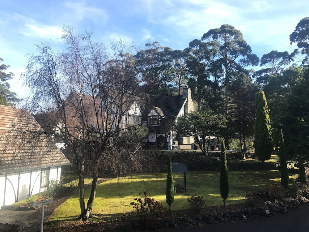 The Fox and Hounds Historic Hotel 18/61