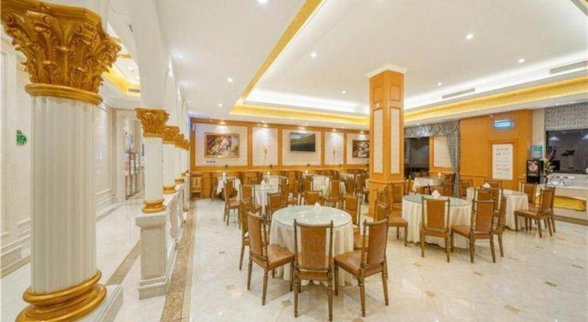 Vienna International Hotel (Shanghai Dishui Lake Lingang New City) 55/64