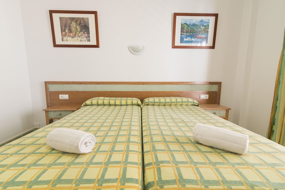 Azuline Hotel S Anfora and Fleming 17/35