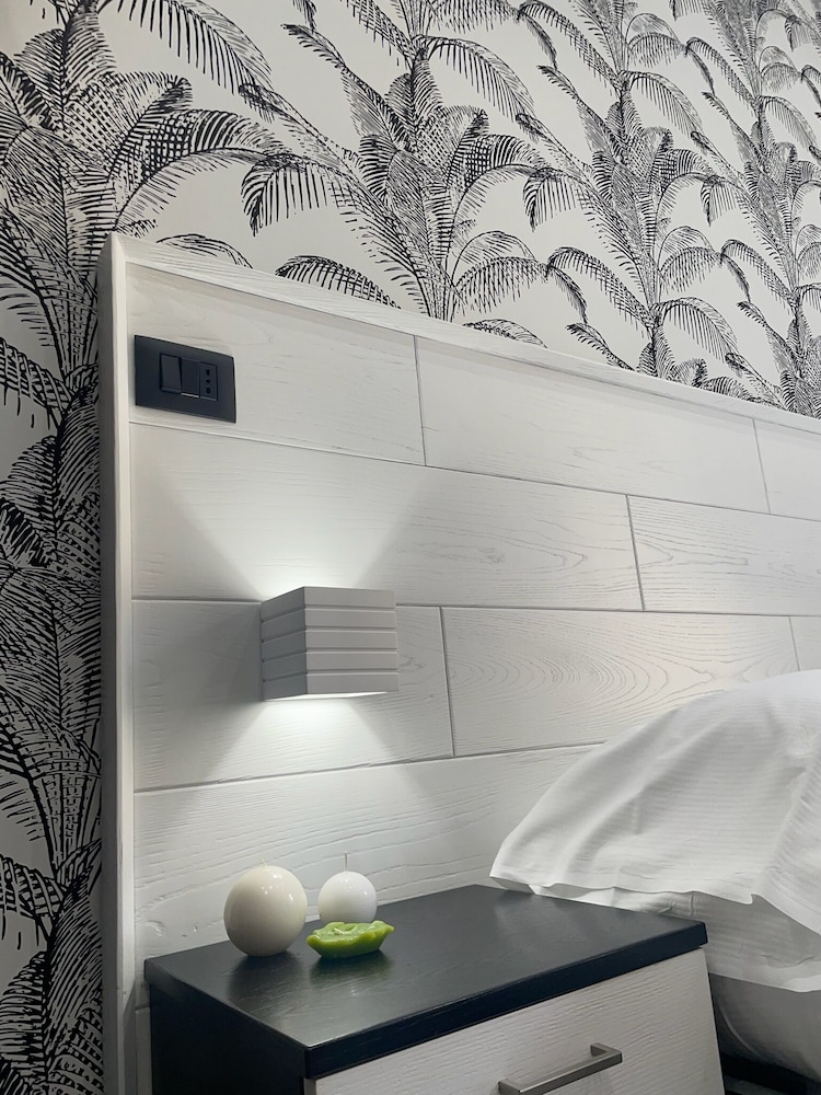 Parthenope Rooms 29/50