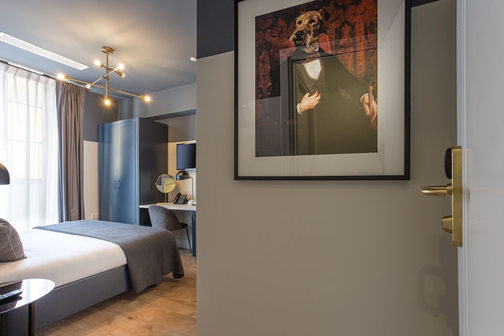 The Barrister Hotel 16/36
