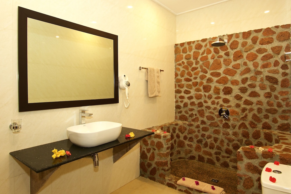 COLIBRI GUEST HOUSE(M) 51/54