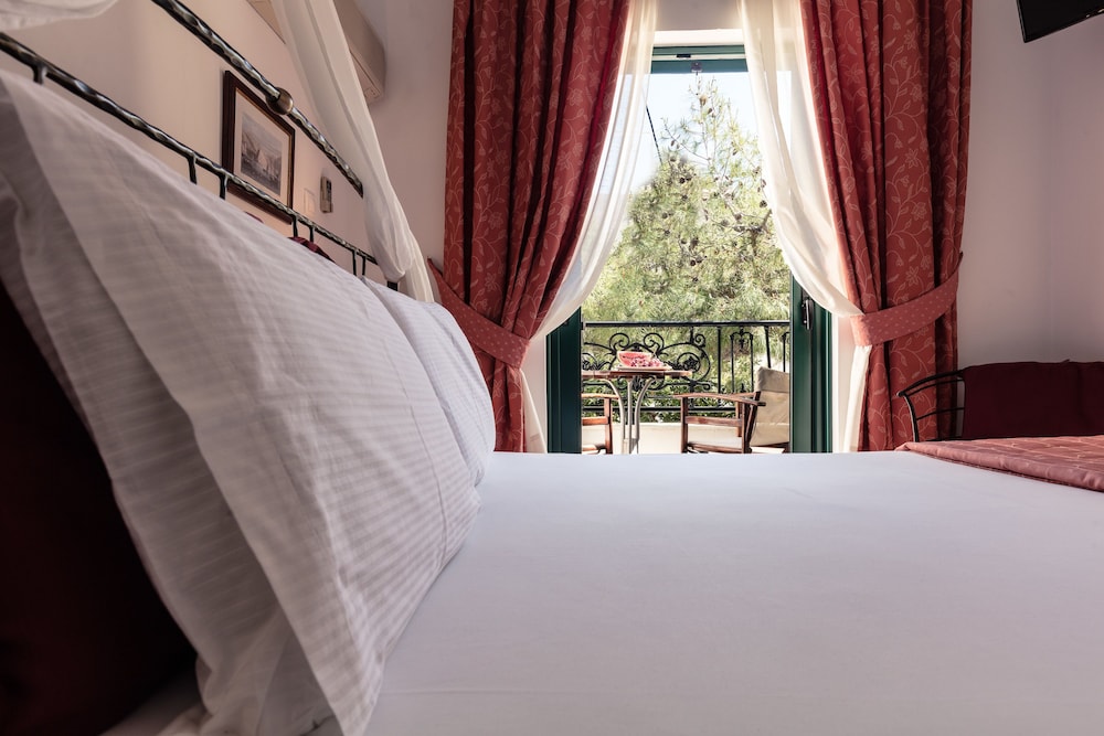 Dionysos Hotel Agistri 20/50